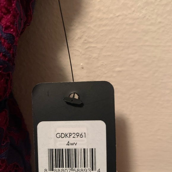 NWT Guess Lace Contrast Dress - Picture 5 of 6